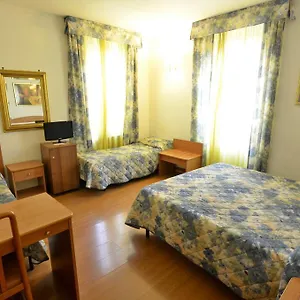 https://tirreno-rome.it-romehotels.com