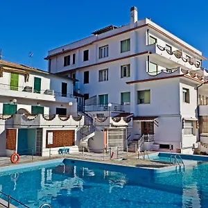 hotel-ariston-montecarlo.hotelitalianriviera.com/